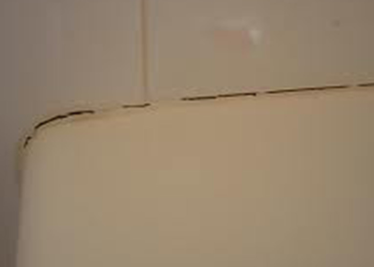 cracked bathtub caulking